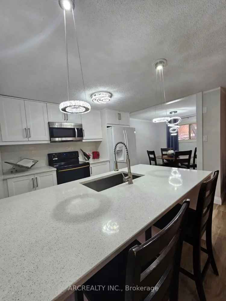 Fully Renovated 3 1 Bedroom Townhome Modern Kitchen Open Concept