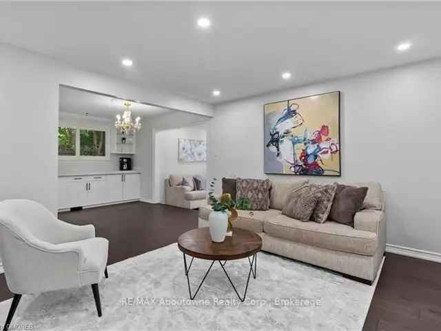 West Oakville 3-Bedroom Home Modern Elegance and Thoughtful Upgrades