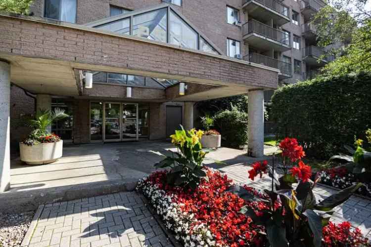 Apartment For Rent in 2500, Boulevard Cavendish, Montreal, Quebec