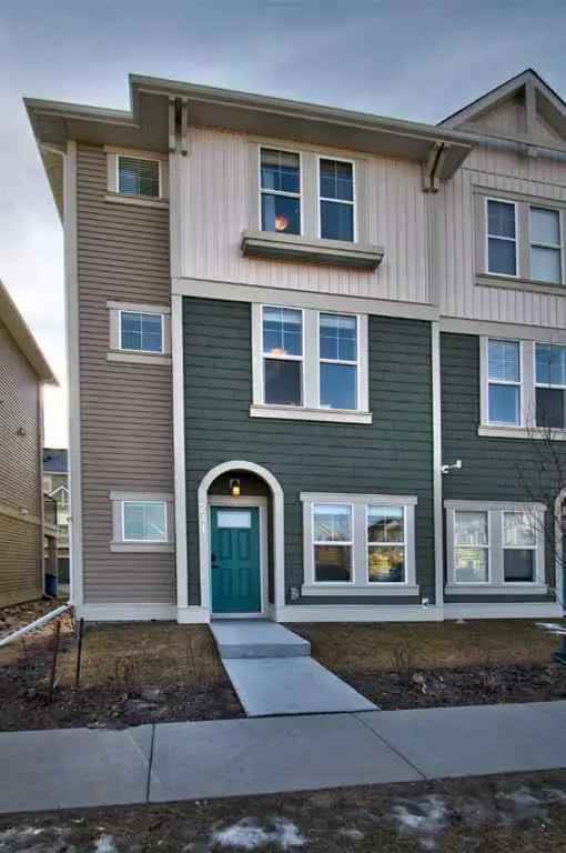 Townhouse For Rent in Airdrie, Alberta