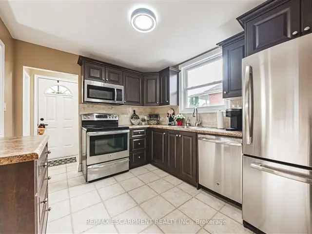 2 Storey Home In Inch Park Hamilton Mountain