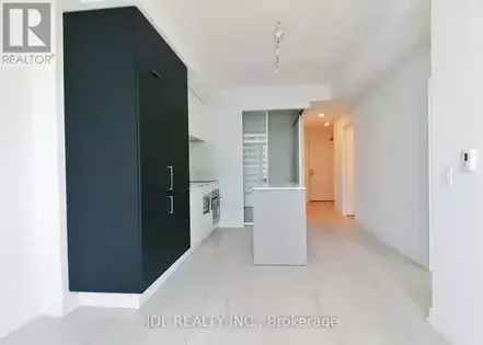 2 rooms apartment of 370 m² in Toronto