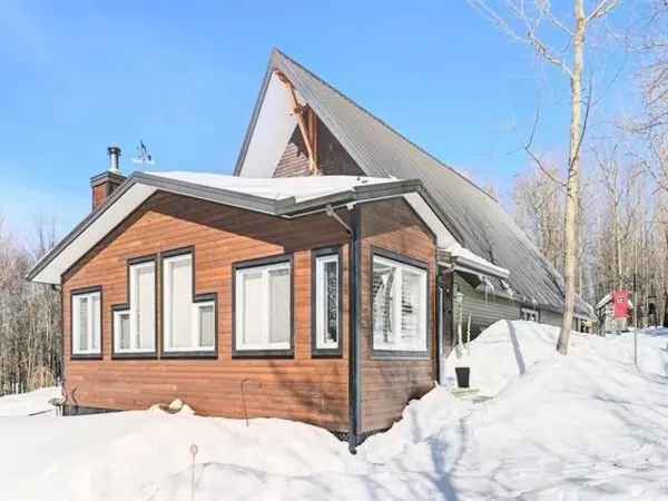 3-Bedroom 1.5-Storey House on 5.28 Acres Estrie