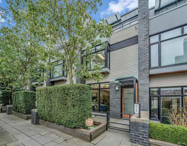 Luxury 3-Bed Townhome in Oakridge VW, Vancouver West