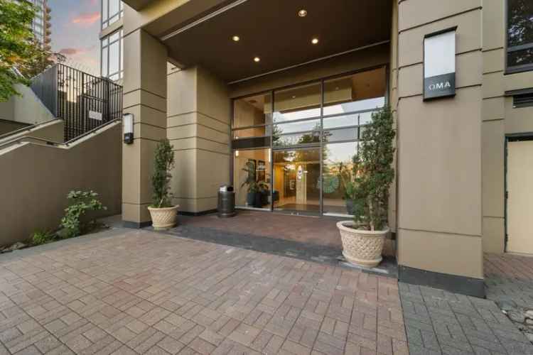 Brentwood Park Condo 2 Bed 2 Bath Corner Unit 887 Sqft