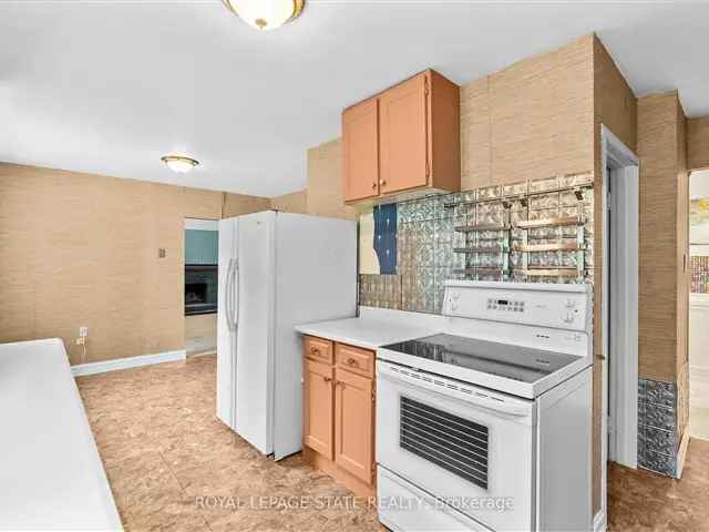 House For Sale in Hamilton, Ontario