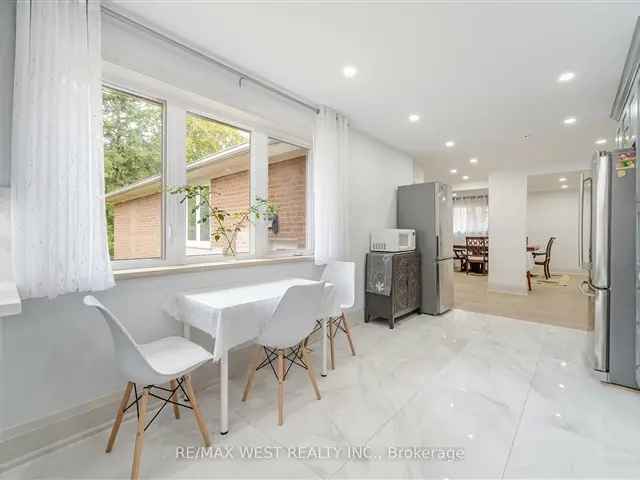 Bayview Woods Bungalow - Custom Kitchen, Renovated Baths, Finished Basement