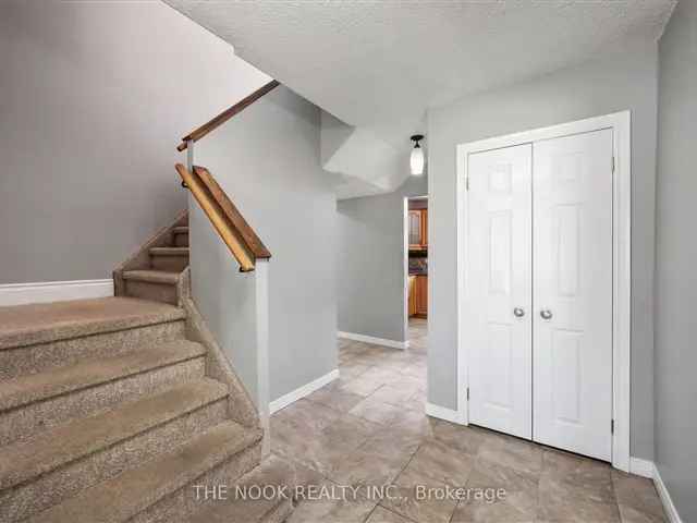 Detached Home 3 Beds 2 Baths Finished Basement Garage