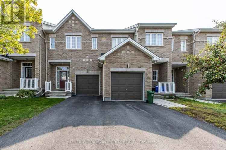 Stylish Kanata Townhome 3 Beds 3 Baths