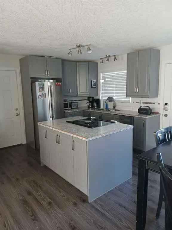 House For Rent in null, Alberta