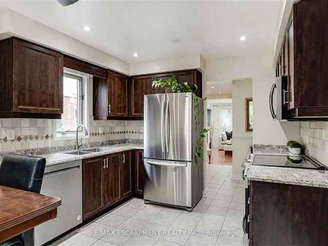 3 Bedroom 2.5 Bath Semi Detached Home in Oakville