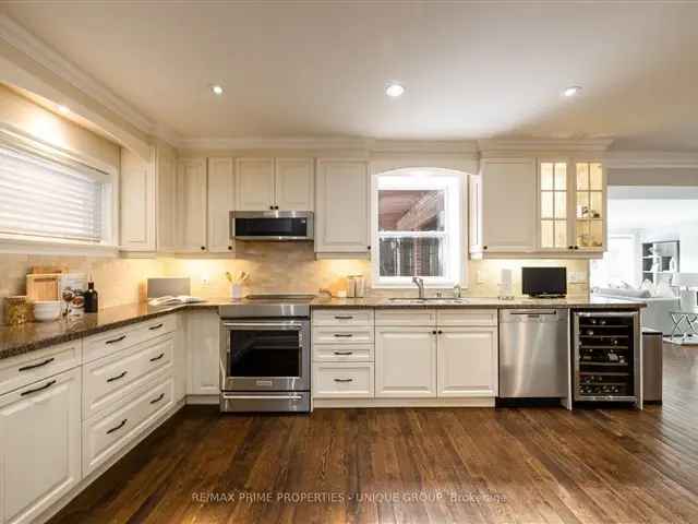 Stunning 4 1 Bedroom Home in North Leaside