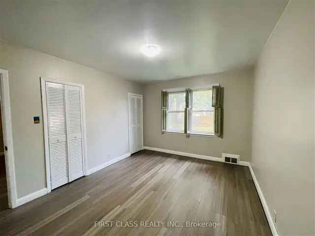 Spacious 3-Br Bungalow in Etobicoke - Newly Renovated