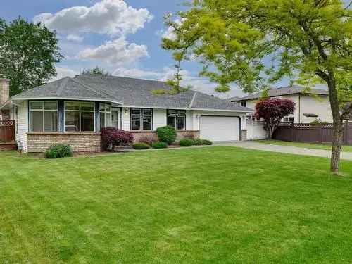 6 Bed 4 Bath Family Home in Fleetwood Surrey Berkshire Park