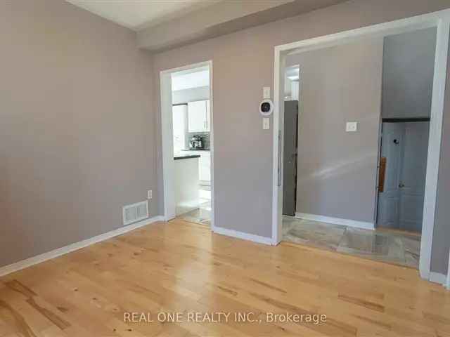 Townhouse For Sale in Vaughan, Ontario