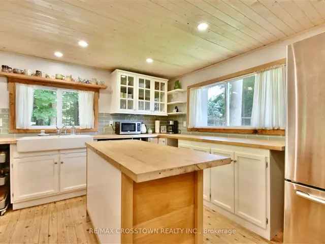 Elegant Gravenhurst Home near Lake Muskoka