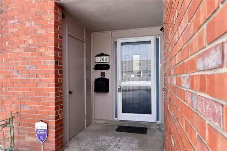 Spacious 4-Bedroom Townhouse in Clarkson Mississauga