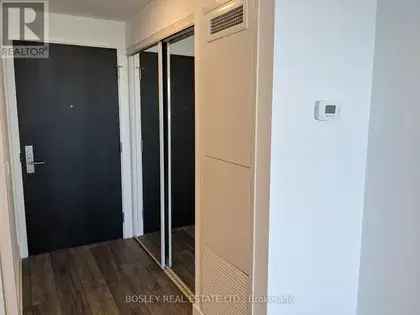 Lease 1 Room Apartment in Toronto with City Views and Luxury Amenities