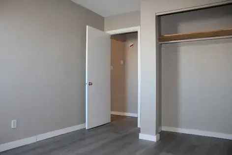 Rent 3 Rooms Apartment in Edmonton with City Views and Pet Friendly Features