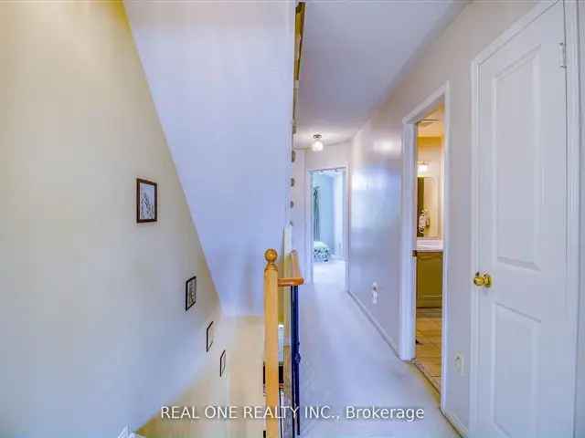 3 Bedroom Freehold Townhouse in Prestigious Neighborhood