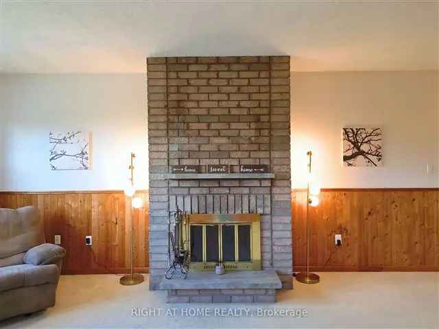 House For Sale in Whitby, Ontario