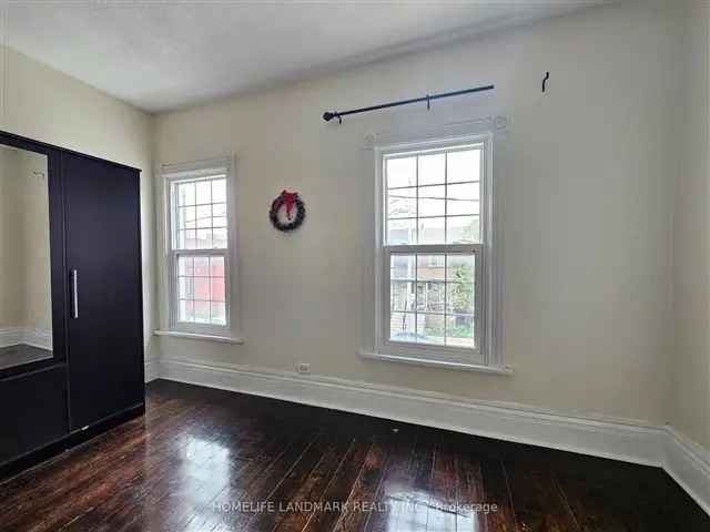 Leslieville Corner Townhouse - Freshly Painted - Move In Ready