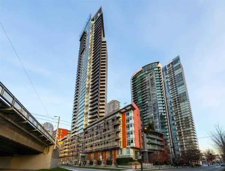 Yaletown Condo for Sale: 1 Bed + Den, 808 sq ft, 2 Parking, City Views