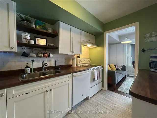 Townhouse For Sale in Georgetown, Ontario