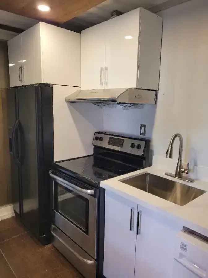 Toronto  2 bedroom unit for $2500