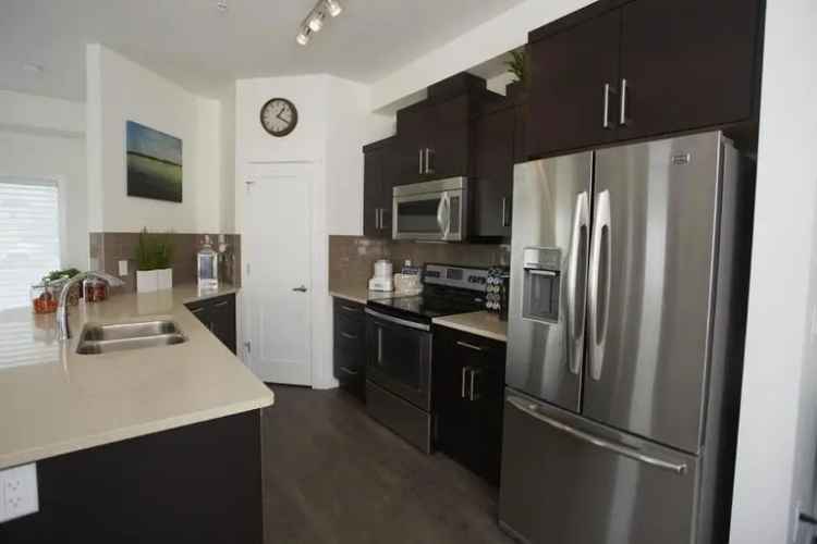 Rent Executive Suites in Edmonton Oxford with Modern Amenities