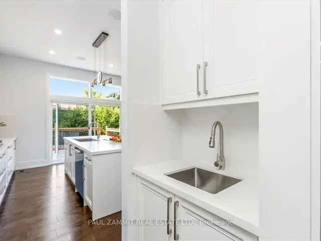 House For Sale in Richmond Hill, Ontario