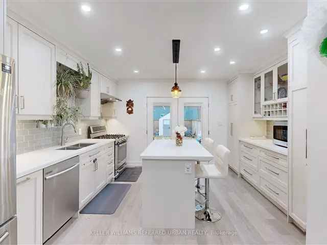 Upper Beaches Luxury Home: Fully Renovated 3 Bedroom Family Home