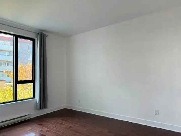 2bdrm 2bath 1 prking $2500/m near Metro - available NOW