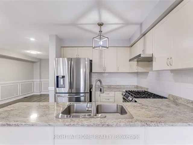 Townhouse For Sale in Oshawa, Ontario