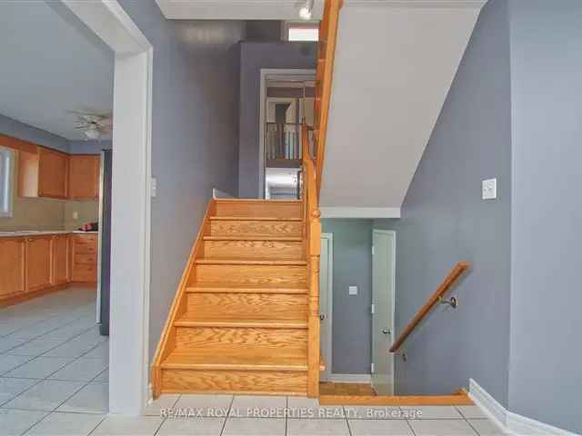 4 Bedroom Detached Home For Rent in Whitby Williamsburg