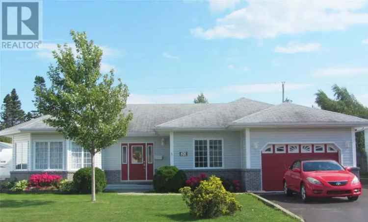 3 Bedroom Home Gander - One Level Living, Large Garage, Fenced Yard