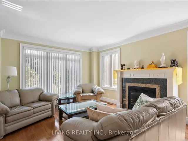 House For Sale in Mississauga, Ontario