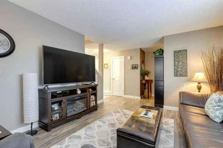 Deer Ridge 3-Bedroom Townhouse Near Fish Creek Park