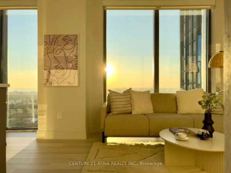 Yorkville Luxury Condo: Stunning Lake Views