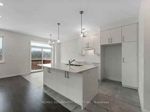 West Hamilton Mountain Luxury Home - 3 Bed 2.5 Bath Detached