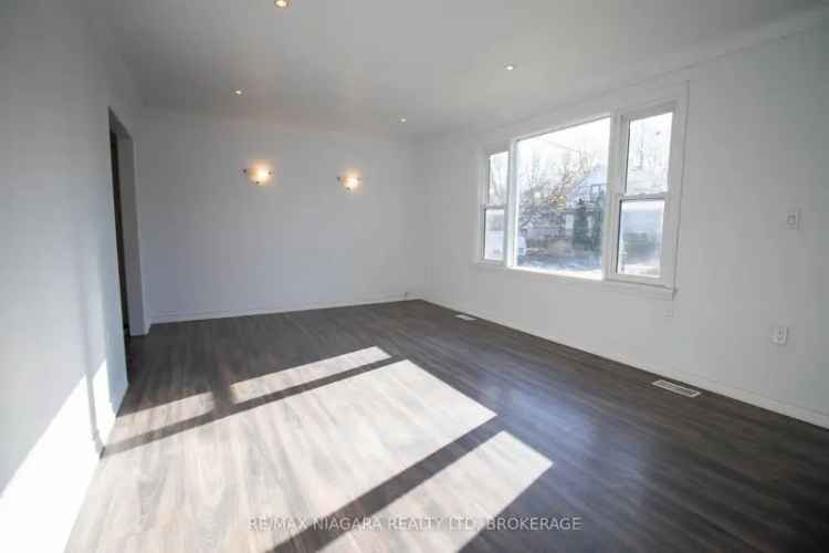 Fully Renovated Legal Duplex in St. Catharine's