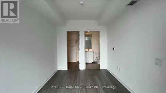 2 rooms apartment of 296 m² in Toronto