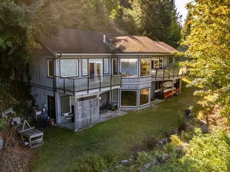 Oceanfront 4-Bedroom Home in Madeira Park with Dock and Foreshore