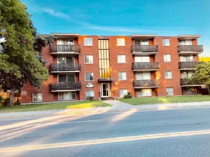 Beautiful 2 bedroom top floor apartment in Kensington, near SAIT