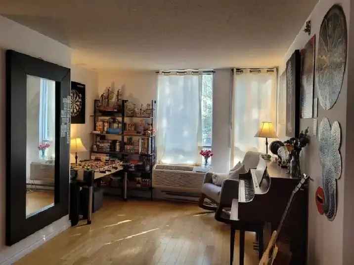 Condo LOUER/RENT 2 chambres coucher/bedrooms Montreal Downtown