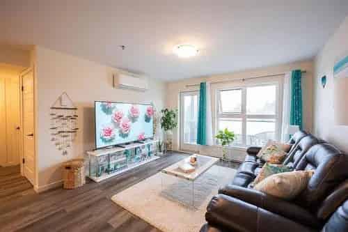 Winnipeg Condo for Sale: 2 Bed, 2 Bath, Modern Amenities