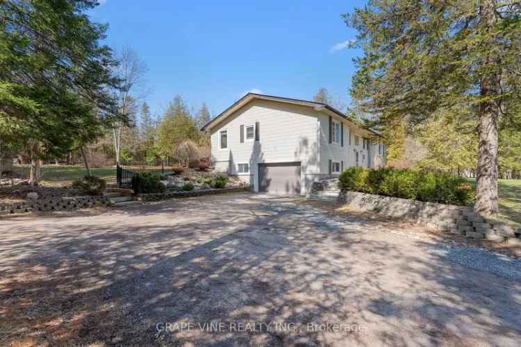 3-Bedroom Country Home with Waterfall Pond and New Kitchen