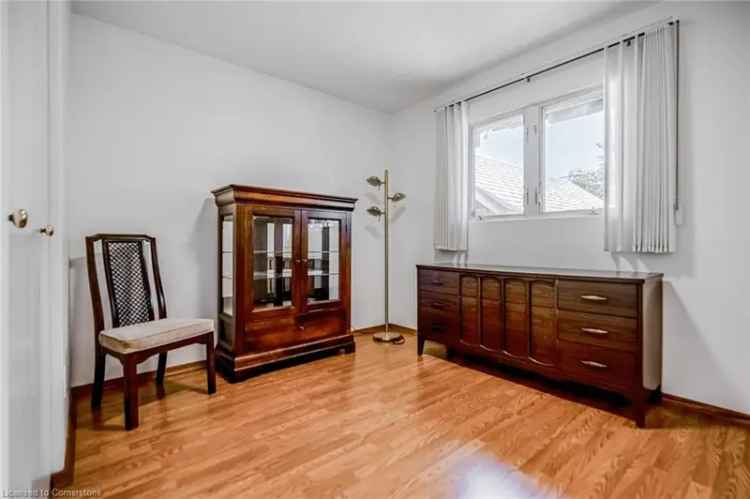 House For Sale in Toronto, Ontario