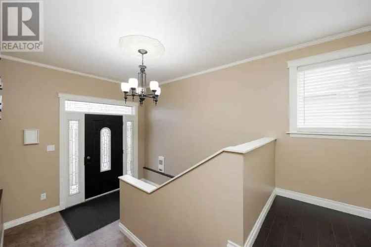 Prairie Creek Family Home Detached Garage Finished Basement No Condo Fees