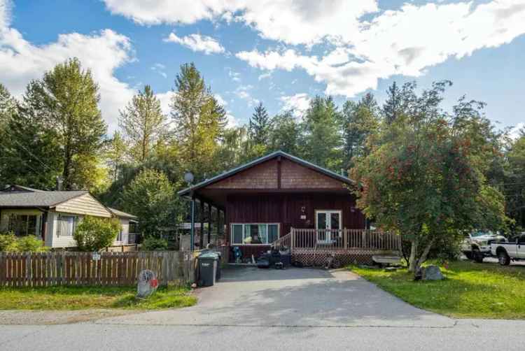 Squamish Craftsperson's Dream Home - Large Garage & Workshop